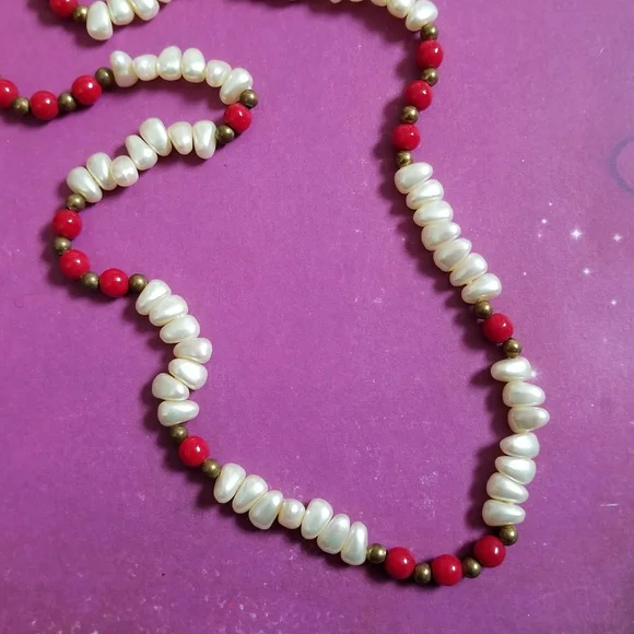 Vintage necklace red, gold, white faux pearl bead beaded pearlcore retro - Picture 7 of 8